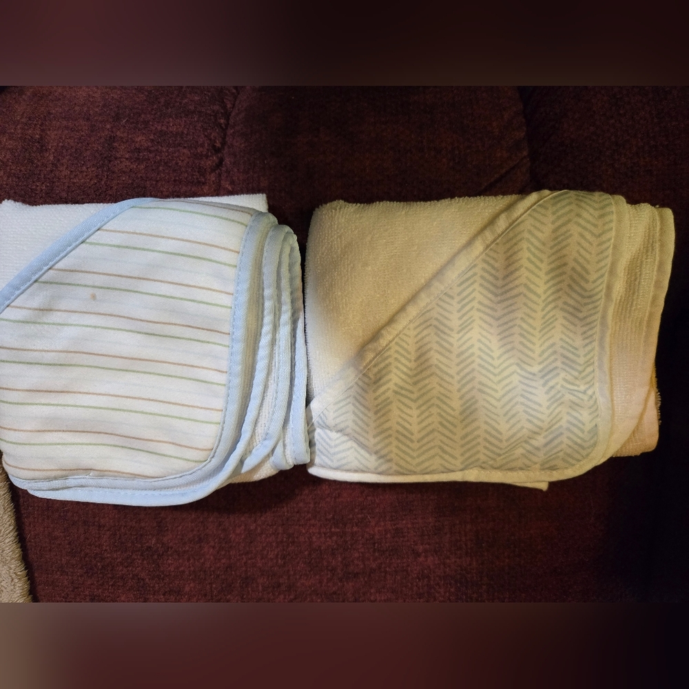 3 Hooded Baby Towels & 2 Wash Cloths